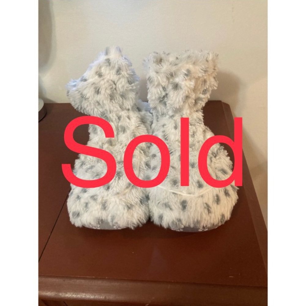Warmies slippers fits sizes 6-10
